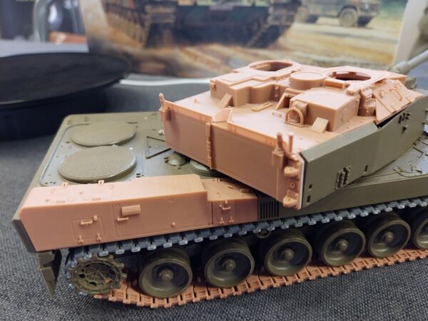 LEOPARD 2 HEL (1/35)